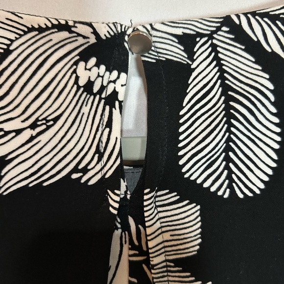 Chico's Black and White Asymmetrical Floral Dress Chico’s size 0 - Picture 5 of 12